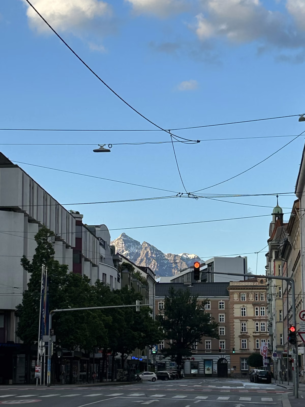 Il Serles visto dalle strade di Innsbruck